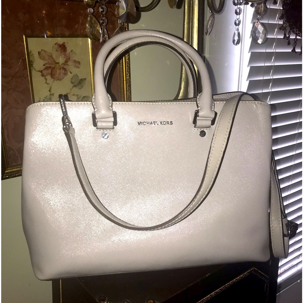 Beautiful MIchael Kors collection handbag EUC firm